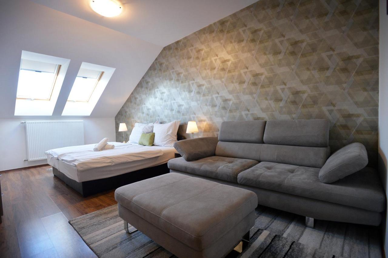 Corner Apartman Eger Bagian luar foto