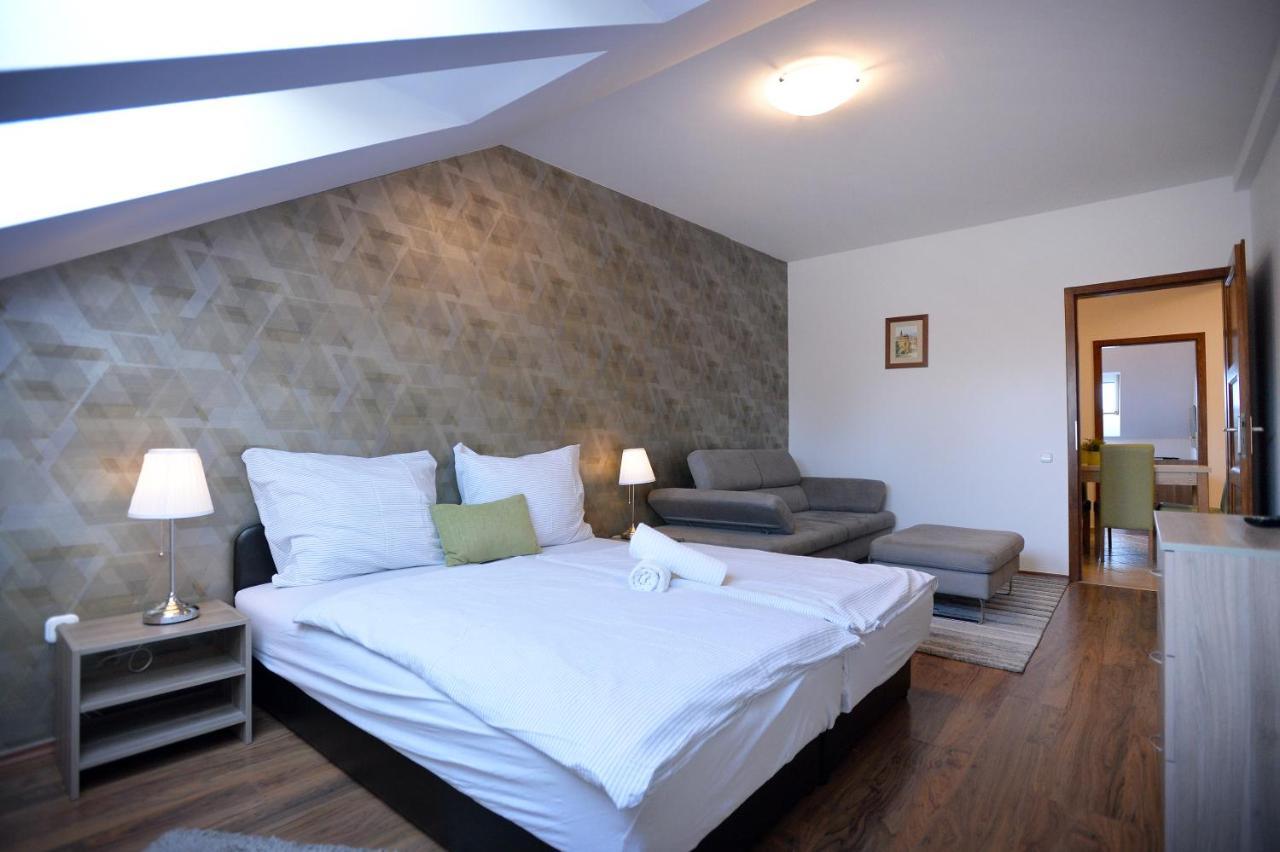 Corner Apartman Eger Bagian luar foto