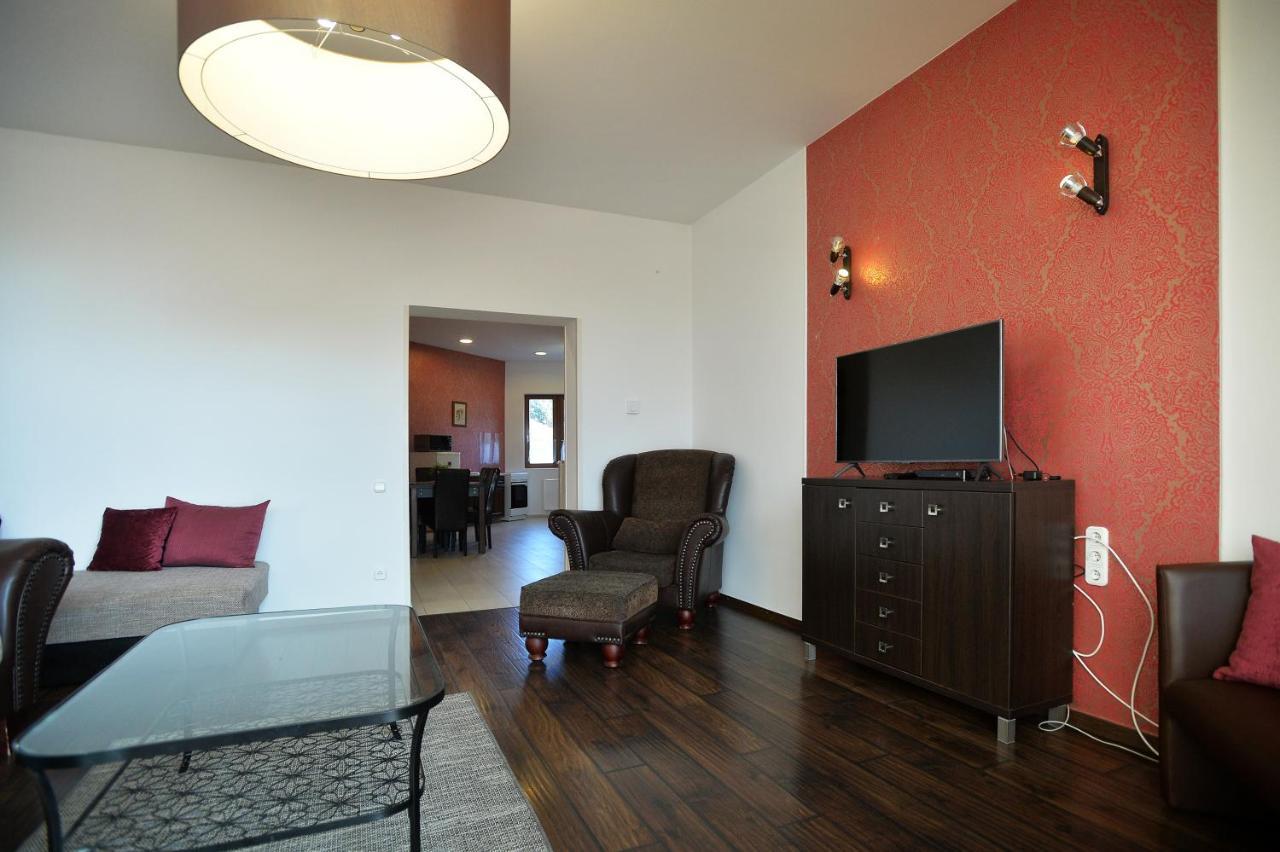Corner Apartman Eger Bagian luar foto