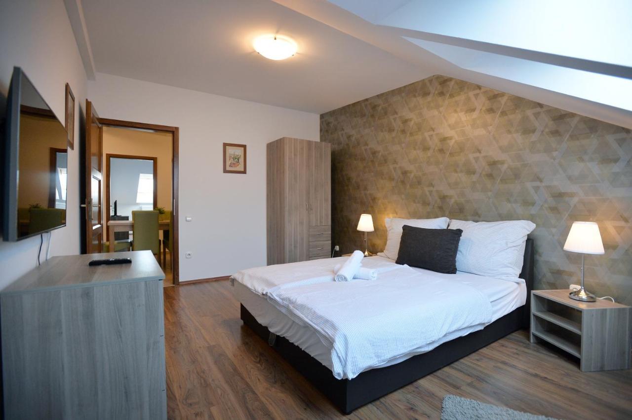 Corner Apartman Eger Bagian luar foto