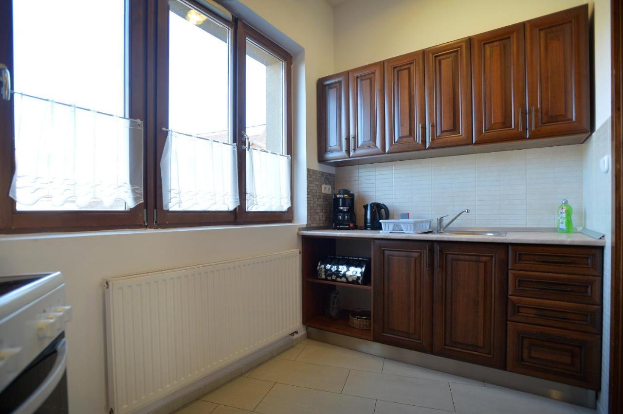 Corner Apartman Eger Bagian luar foto