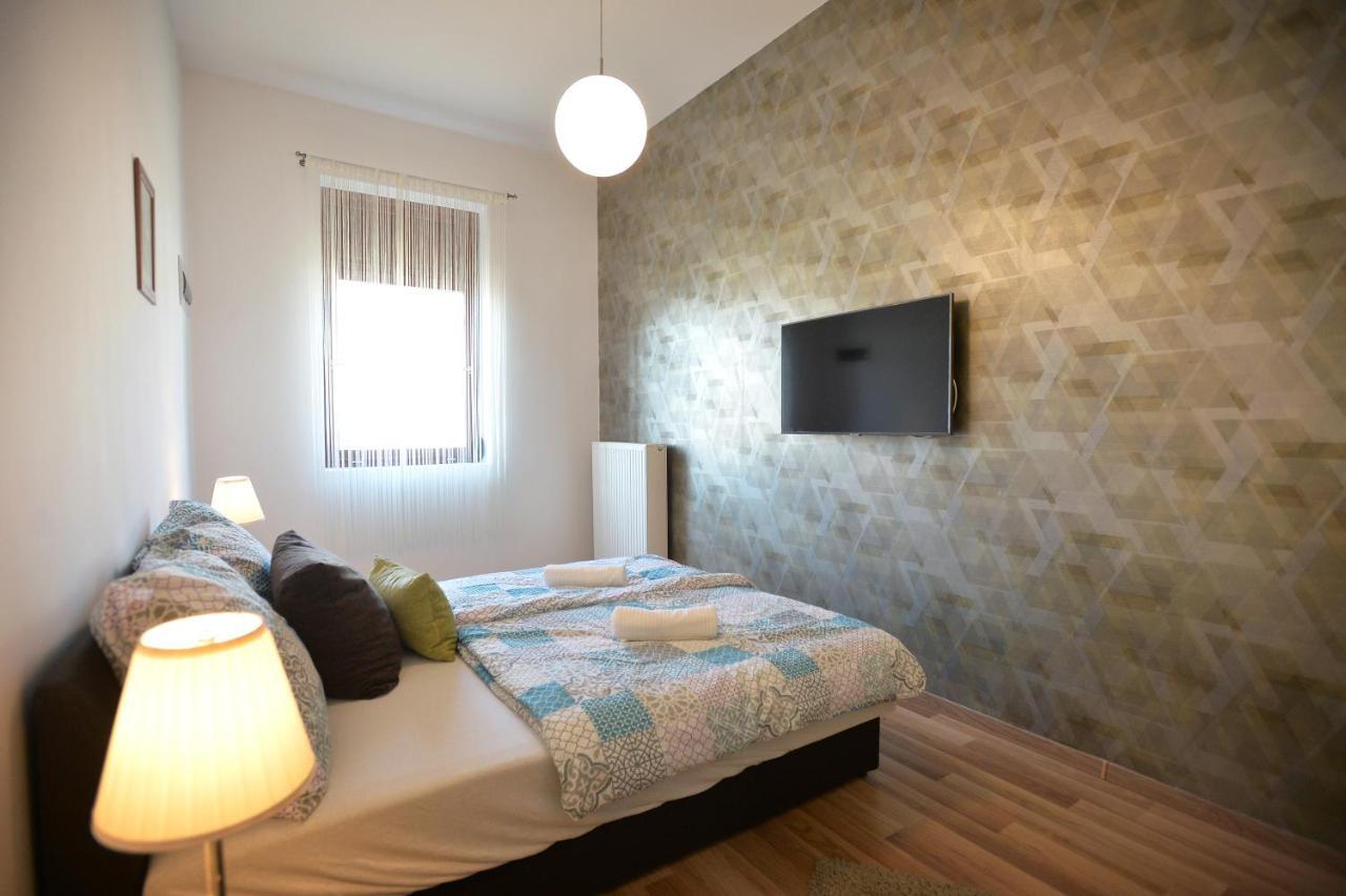 Corner Apartman Eger Bagian luar foto