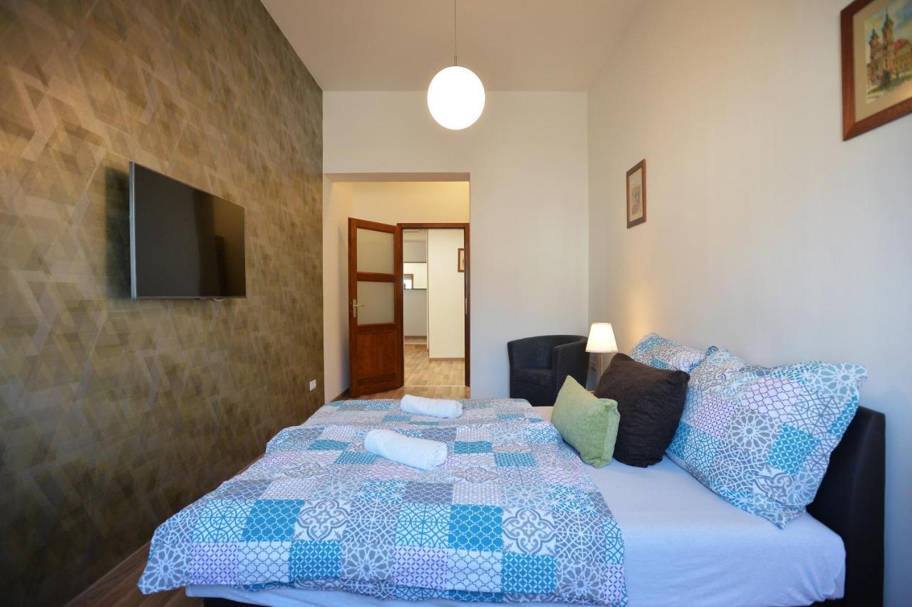 Corner Apartman Eger Bagian luar foto