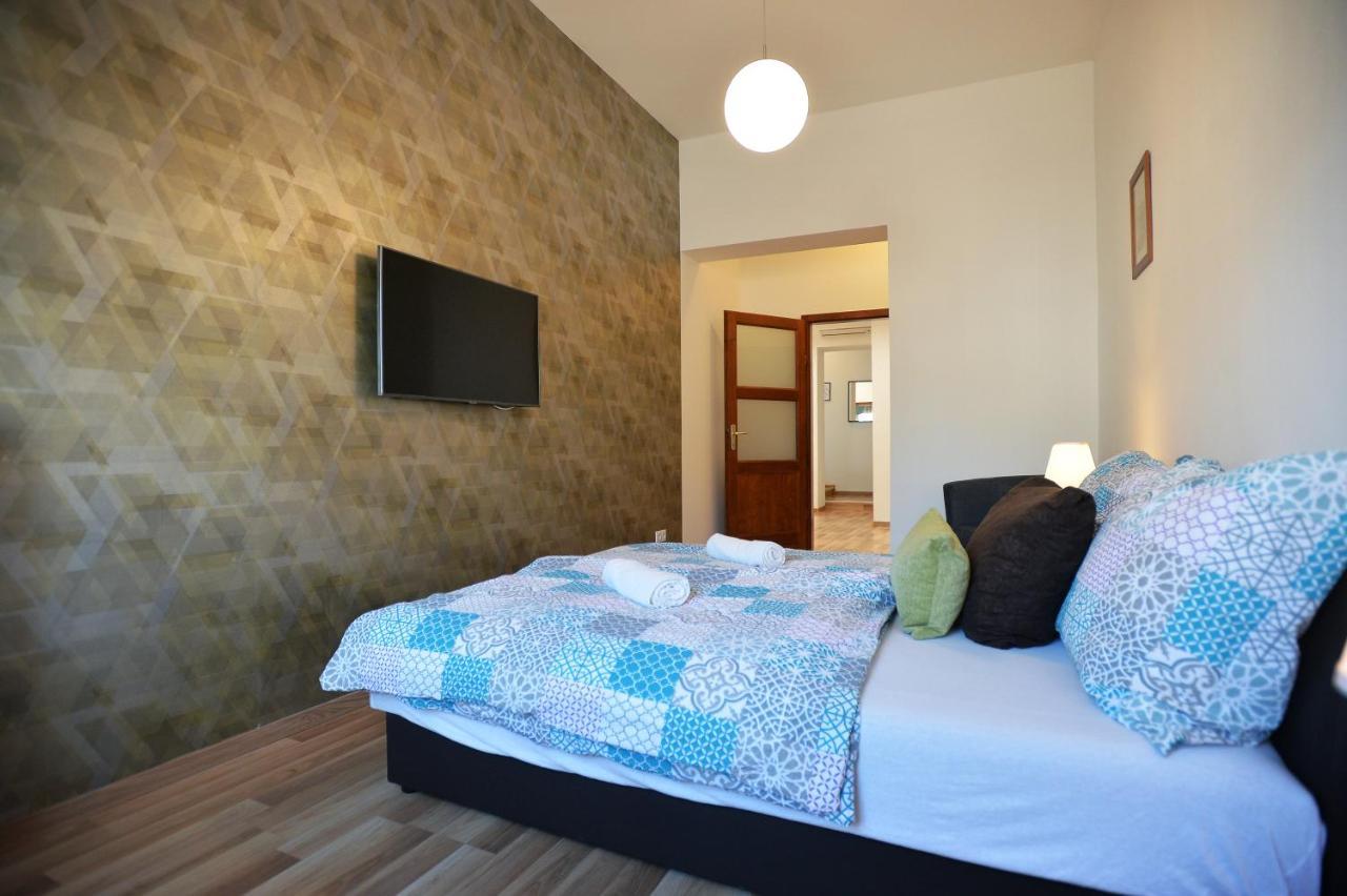 Corner Apartman Eger Bagian luar foto