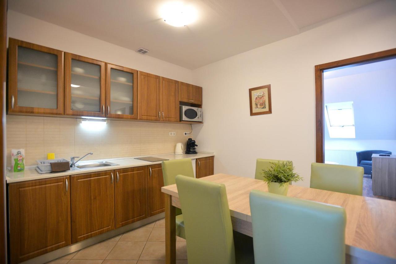 Corner Apartman Eger Bagian luar foto