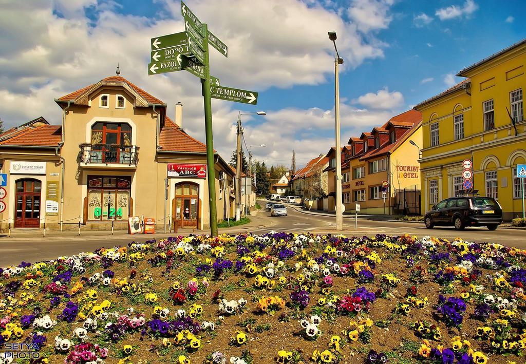 Corner Apartman Eger Bagian luar foto