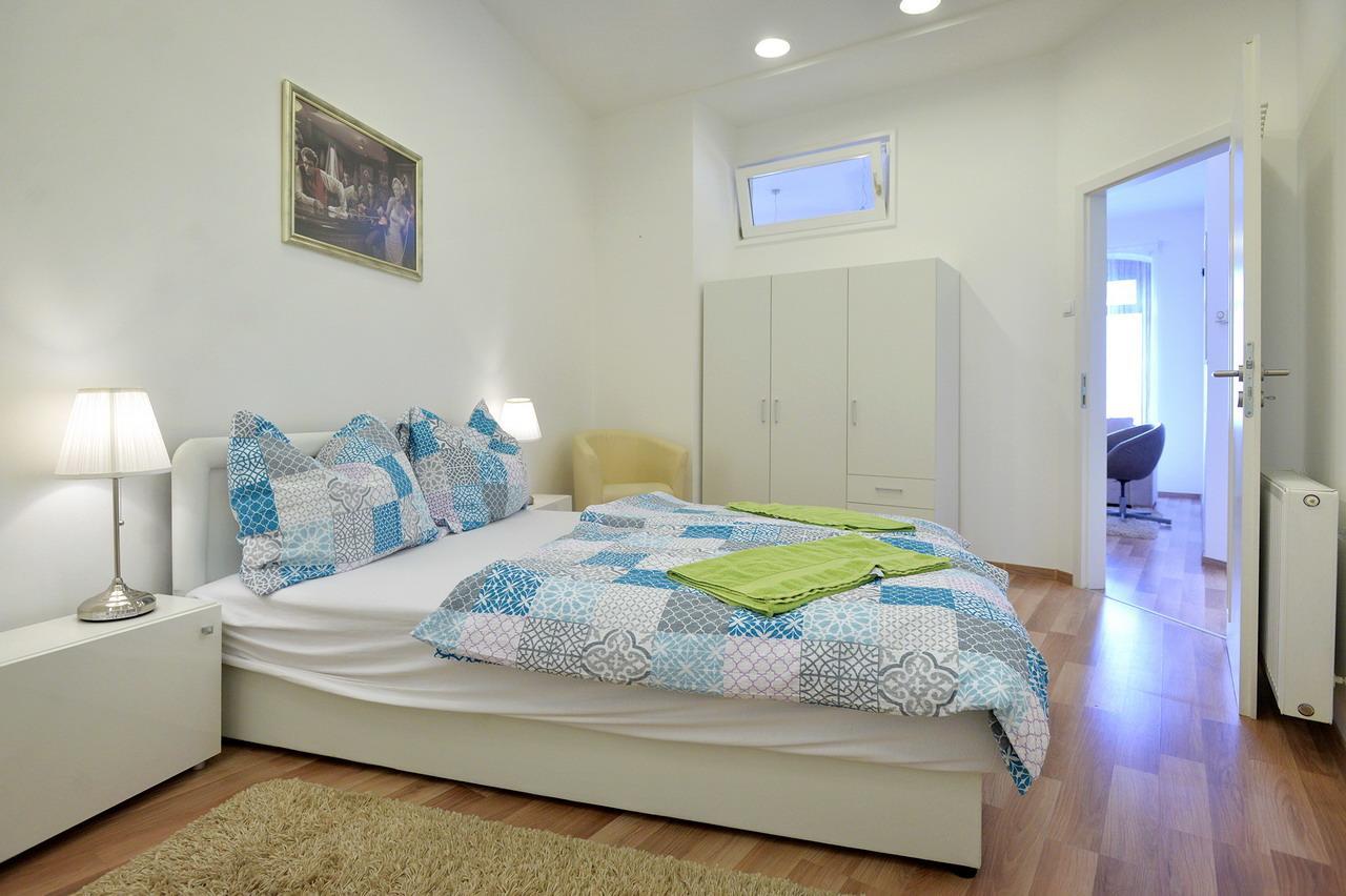 Corner Apartman Eger Bagian luar foto